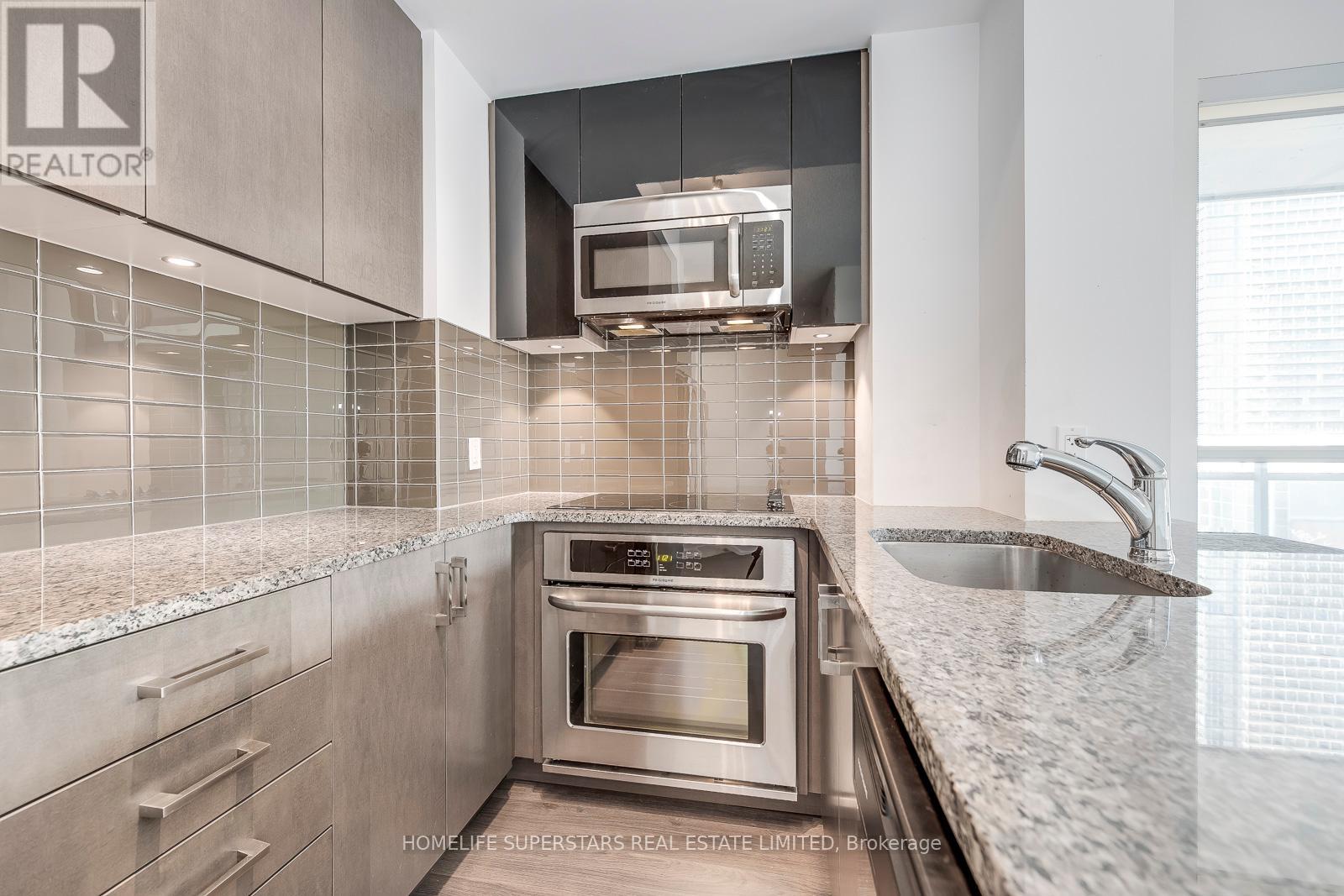 Photo 7 of 1012 98 Lillian Street, Toronto ON