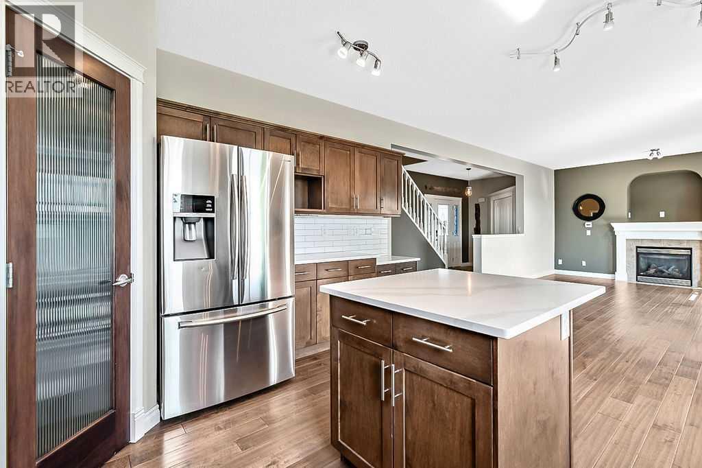 Photo 10 of 521 Westmount Close, Okotoks AB