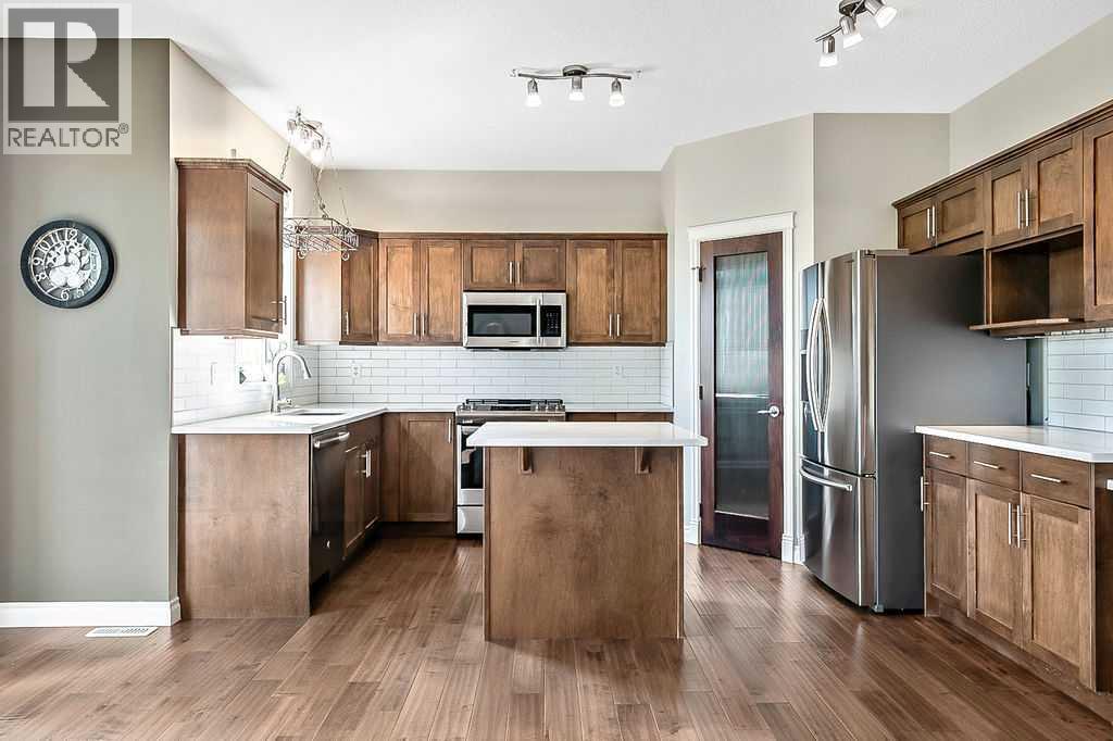 Photo 7 of 521 Westmount Close, Okotoks AB