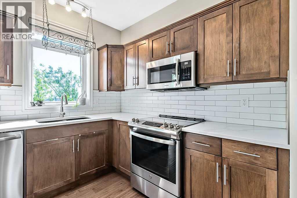 Photo 8 of 521 Westmount Close, Okotoks AB