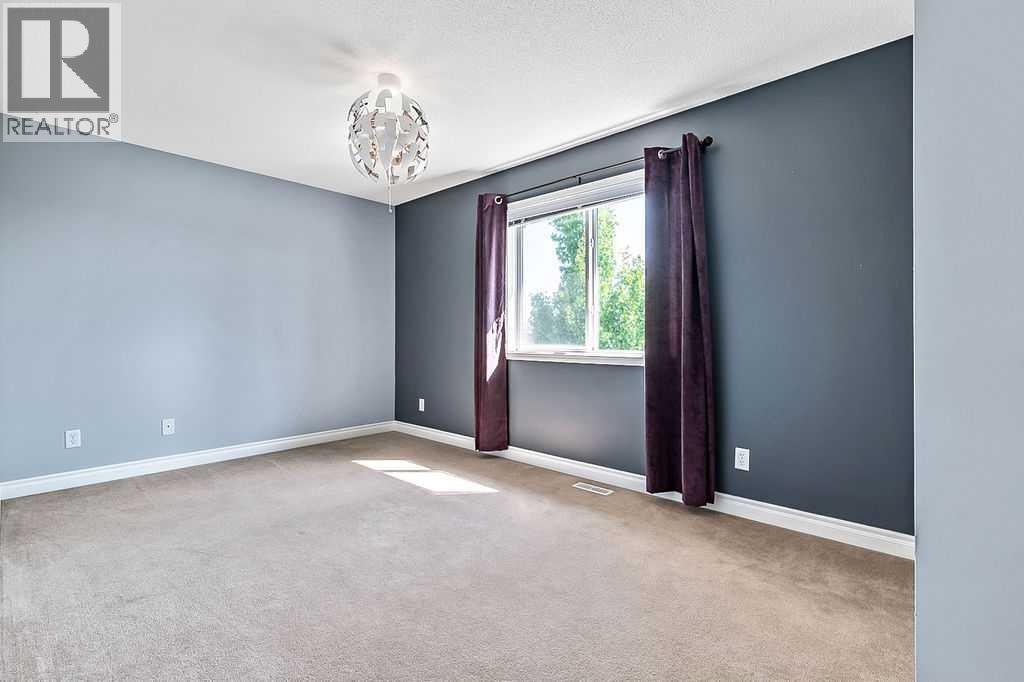 Photo 28 of 521 Westmount Close, Okotoks AB