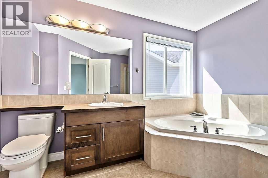 Photo 26 of 521 Westmount Close, Okotoks AB
