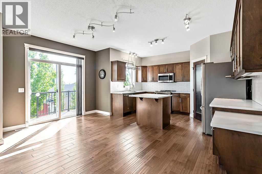 Photo 6 of 521 Westmount Close, Okotoks AB