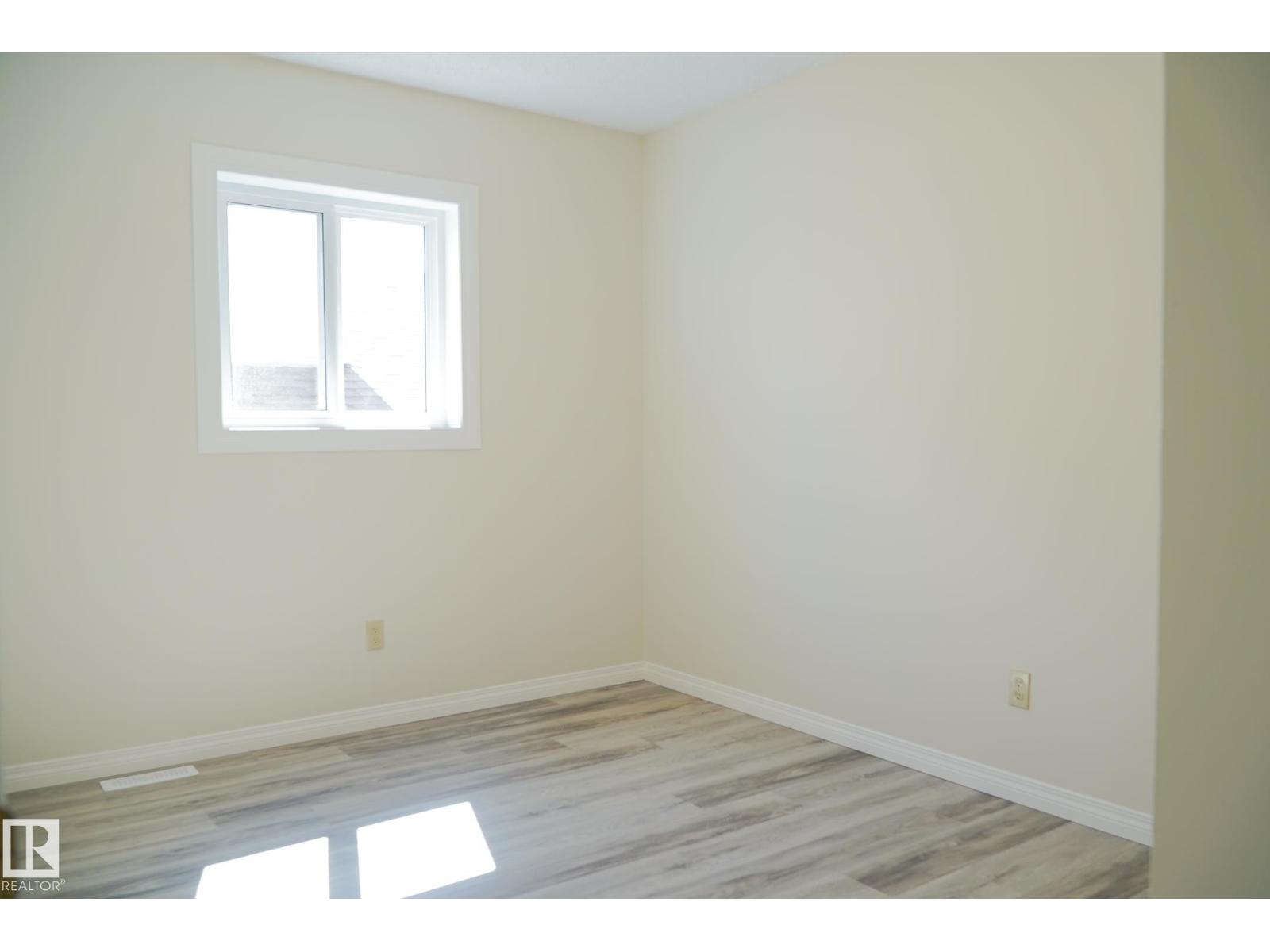 Photo 10 of 7271 190 A St Nw, Edmonton AB
