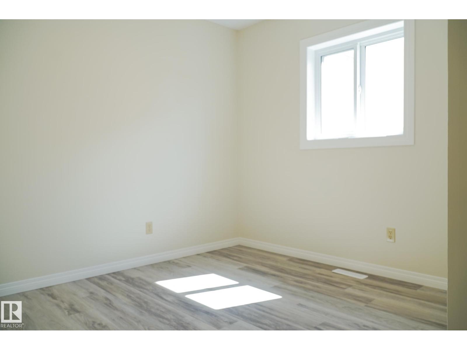 Photo 12 of 7271 190 A St Nw, Edmonton AB