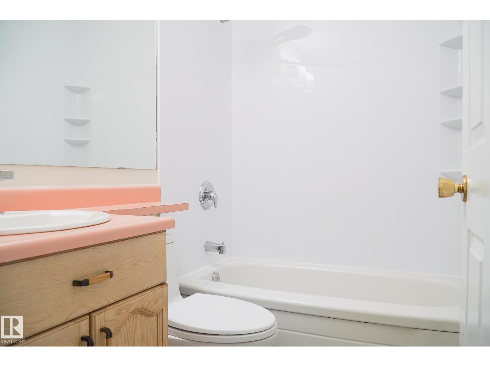 Photo 14 of 7271 190 A St Nw, Edmonton AB