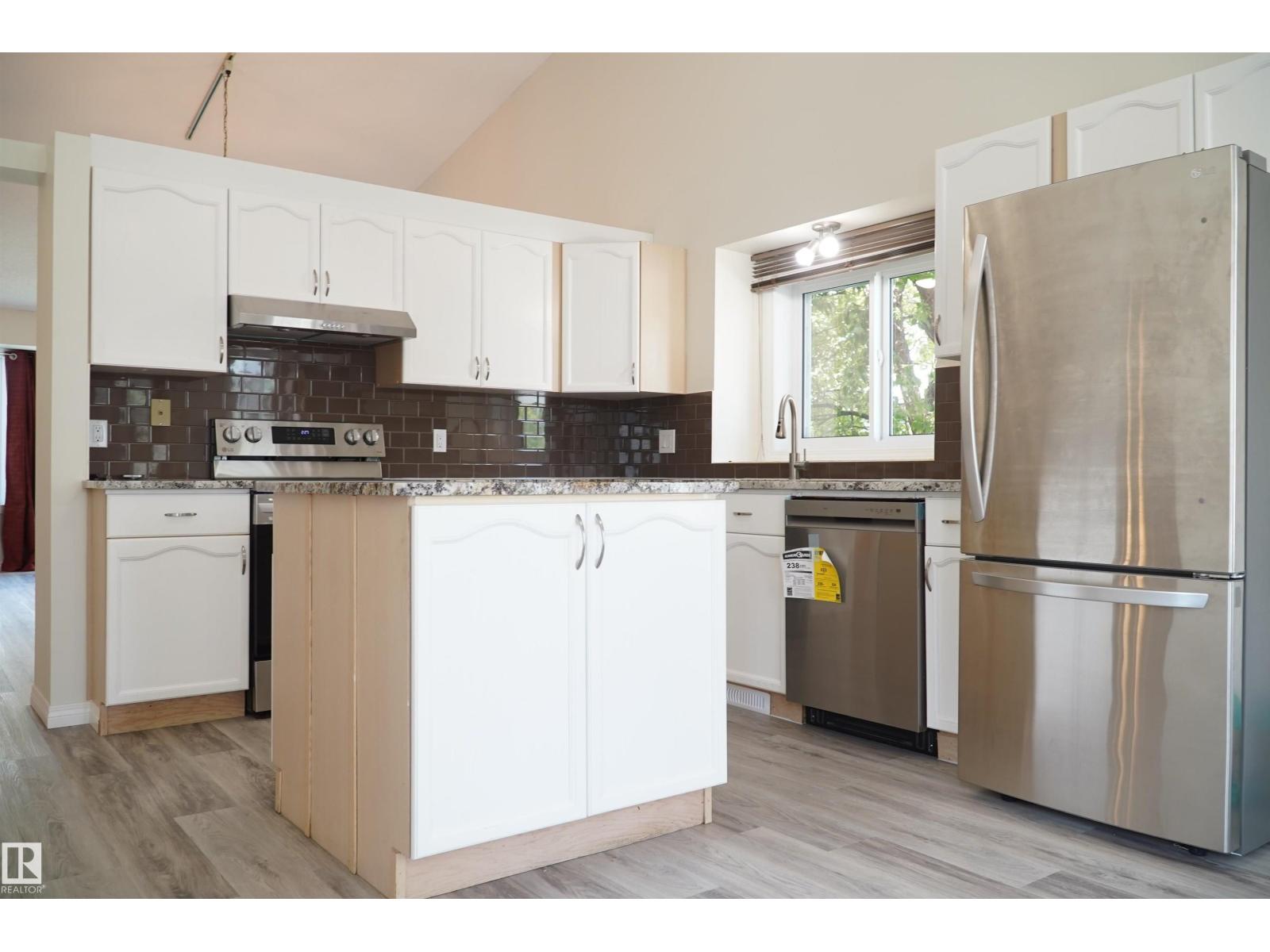 Photo 8 of 7271 190 A St Nw, Edmonton AB