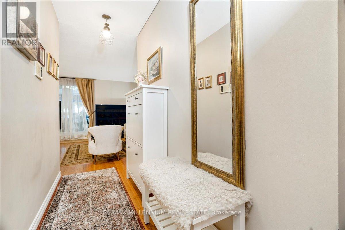 Photo 11 of 14 25 Pebble Byway, Toronto ON