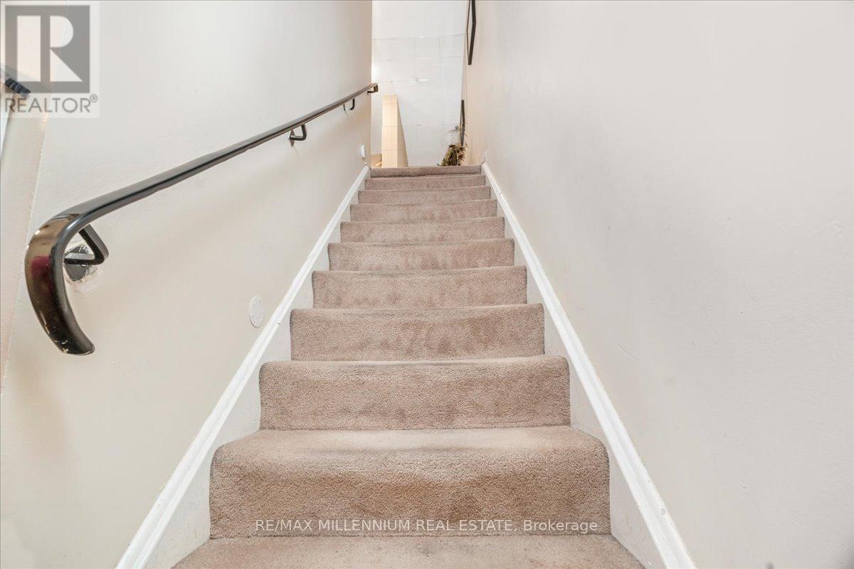 Photo 12 of 14 25 Pebble Byway, Toronto ON