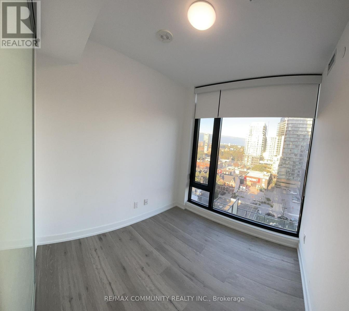 Photo 4 of 1004 55 Ontario Street, Toronto ON