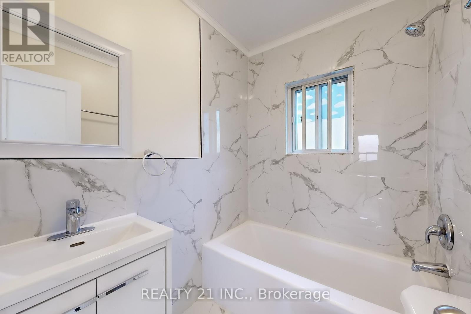 Photo 28 of 98 Natal Avenue, Toronto ON