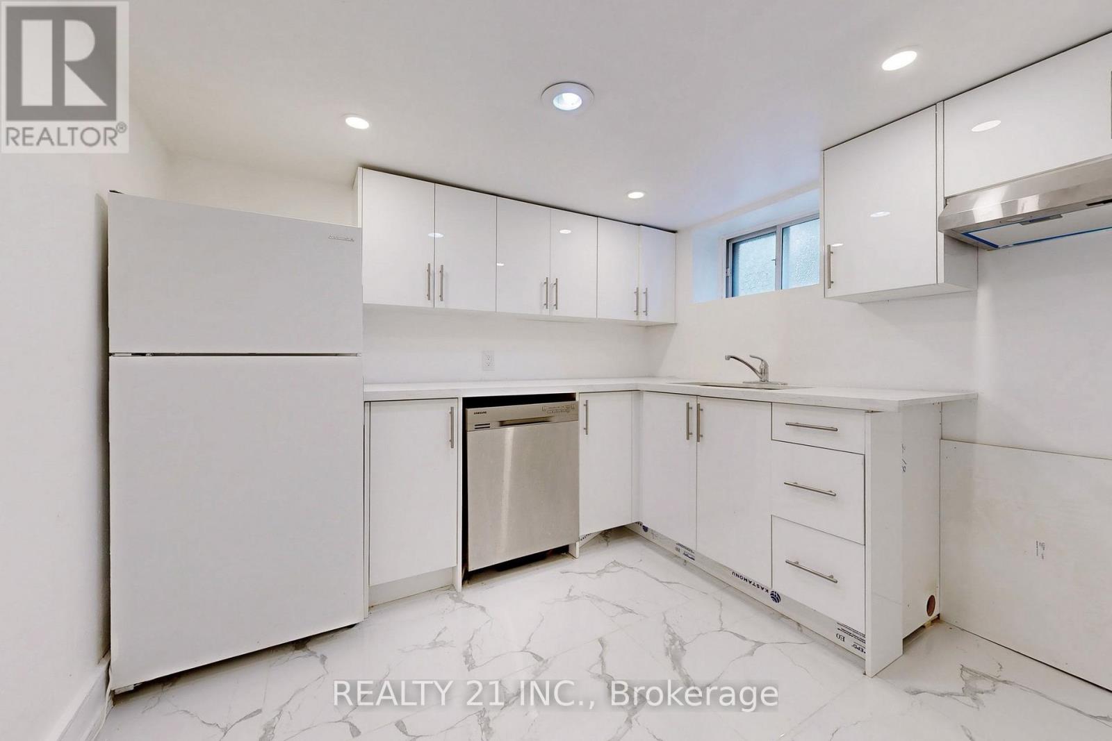 Photo 38 of 98 Natal Avenue, Toronto ON