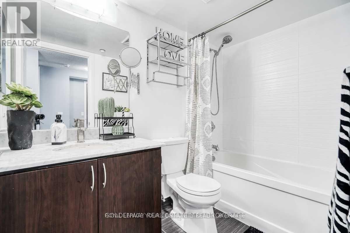 Photo 12 of 315 370 Highway 7 E, Richmond Hill ON