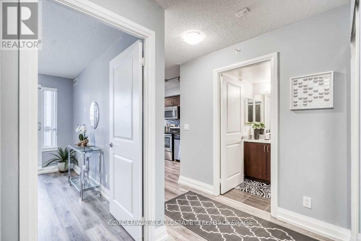 Photo 4 of 315 370 Highway 7 E, Richmond Hill ON