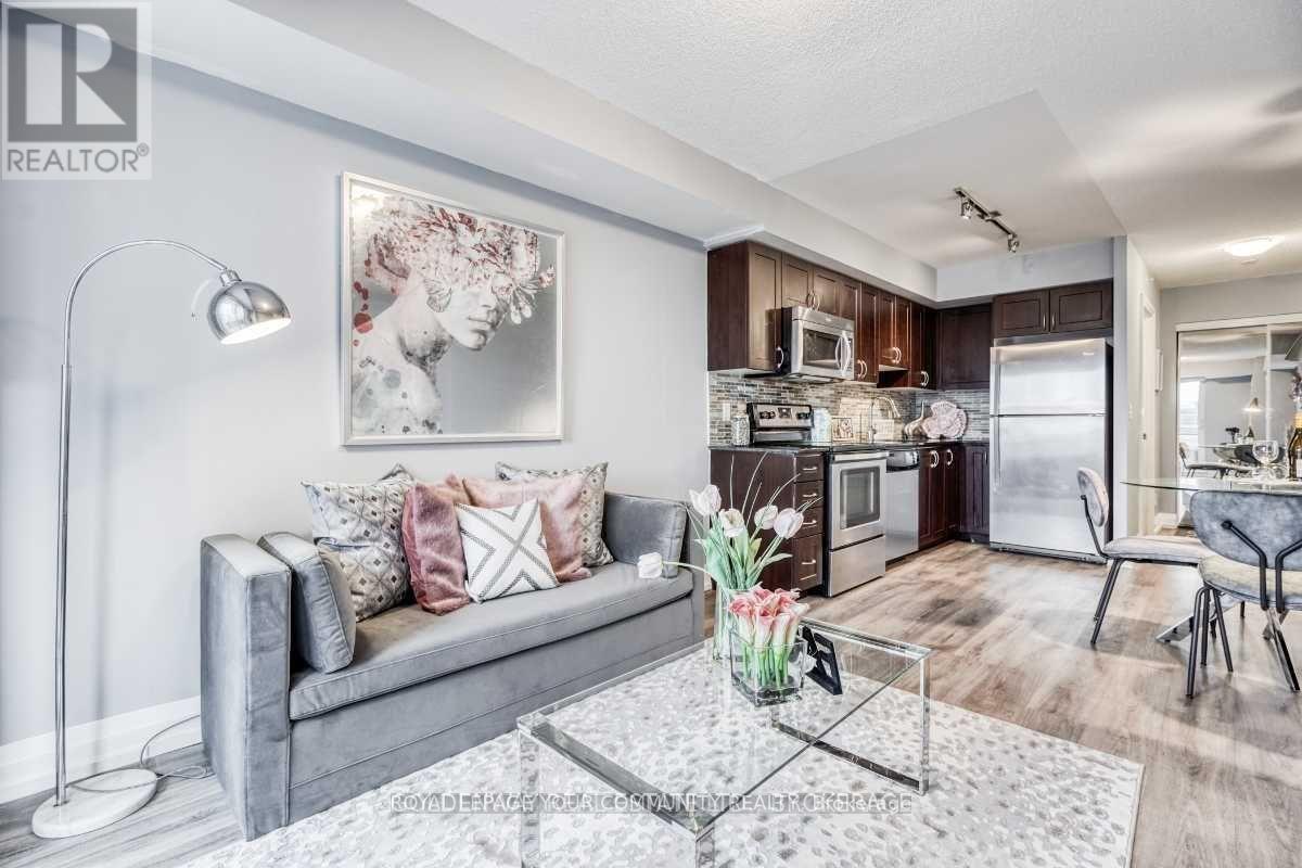 Photo 7 of 315 370 Highway 7 E, Richmond Hill ON