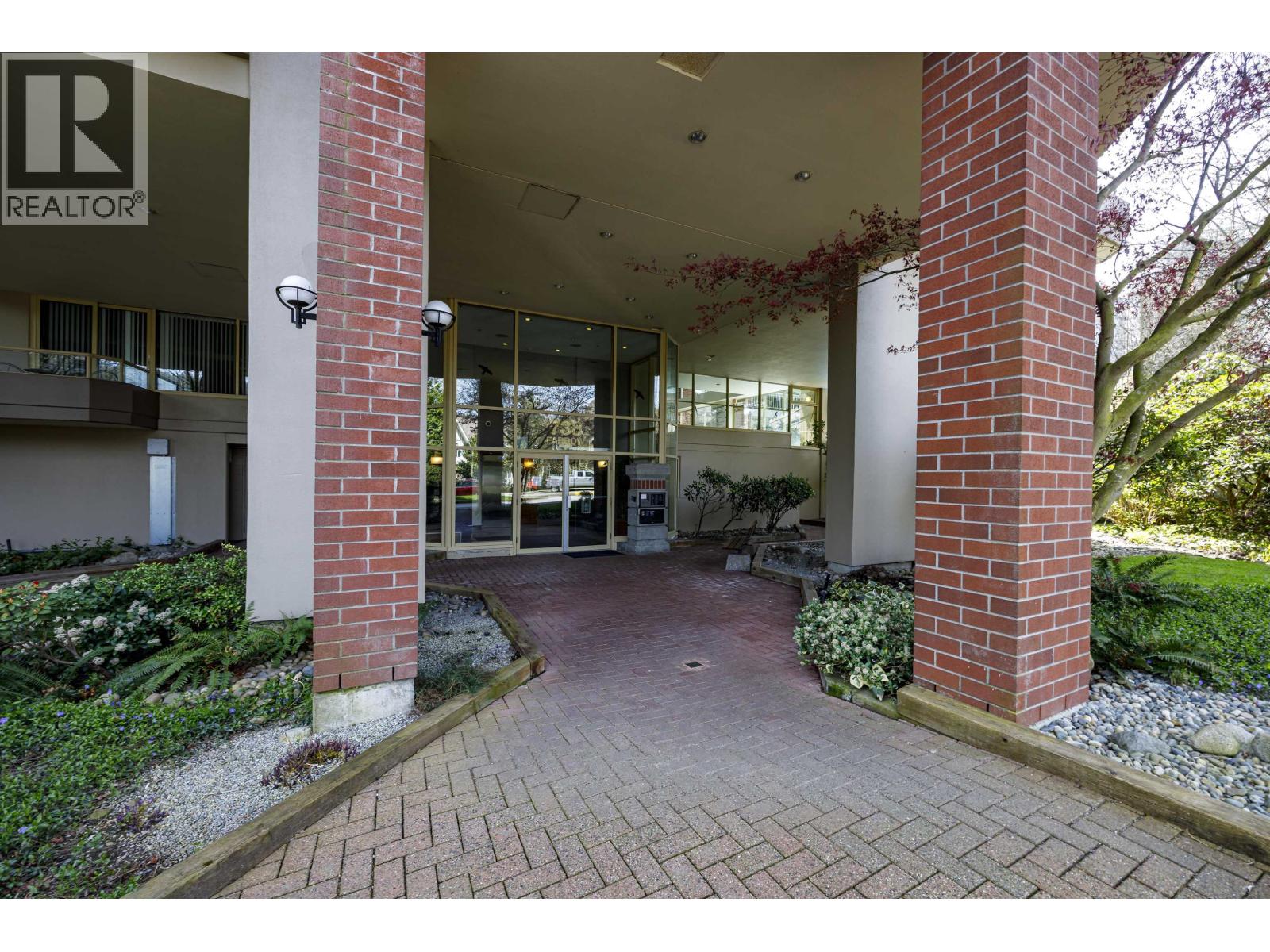 903 738 FARROW STREET, Coquitlam