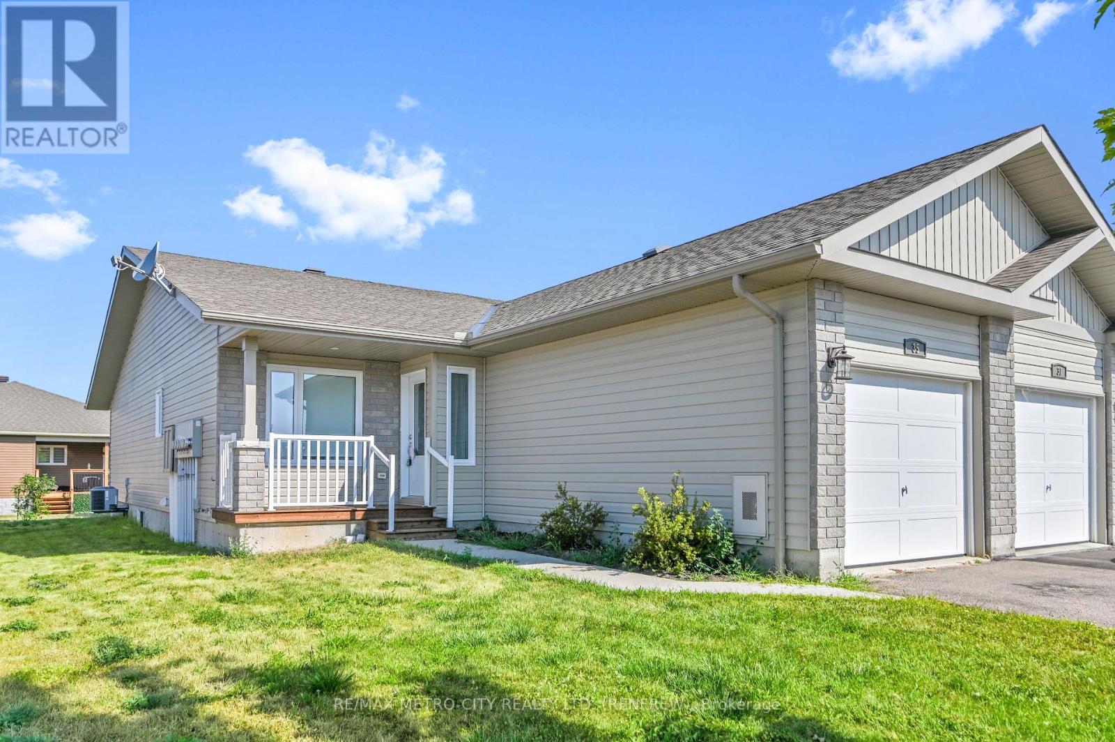 Photo 2 of 35 Otteridge Drive, Renfrew ON