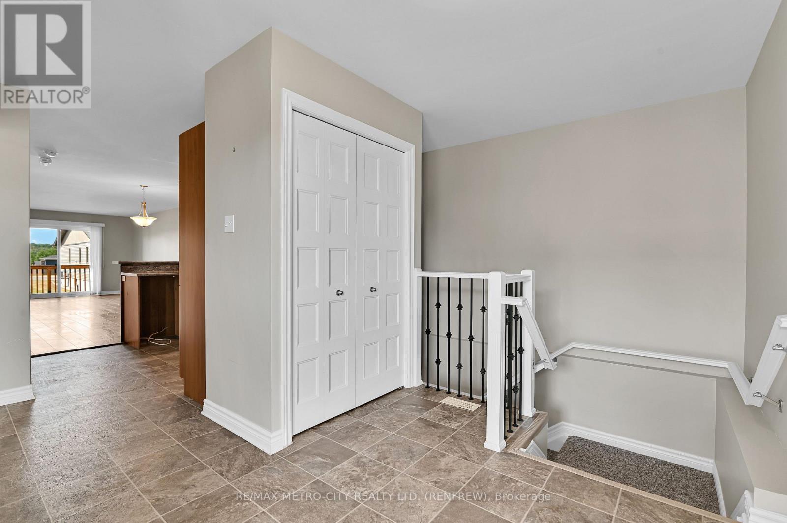 Photo 5 of 35 Otteridge Drive, Renfrew ON