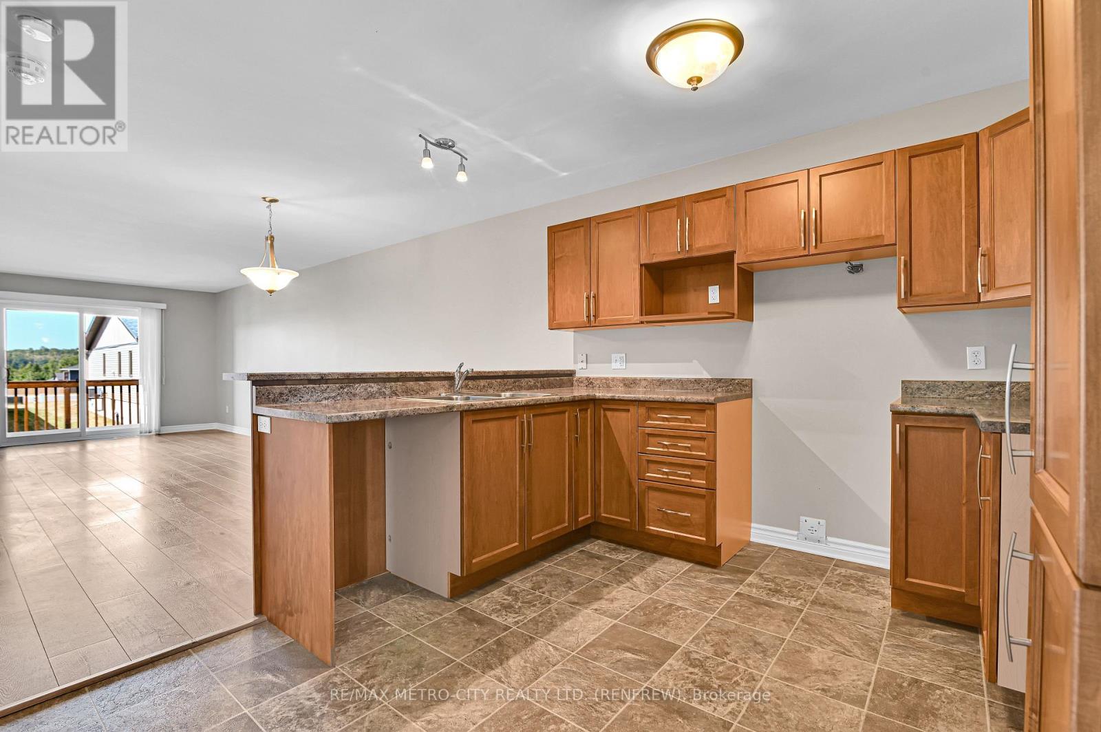 Photo 6 of 35 Otteridge Drive, Renfrew ON