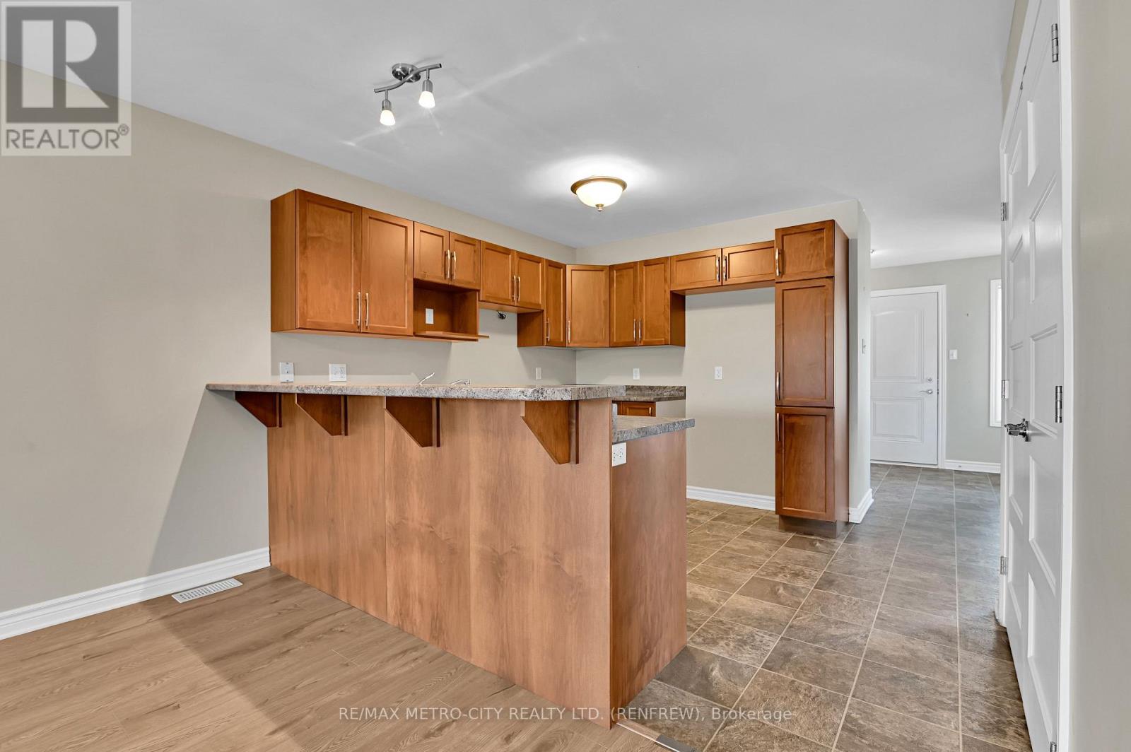 Photo 9 of 35 Otteridge Drive, Renfrew ON