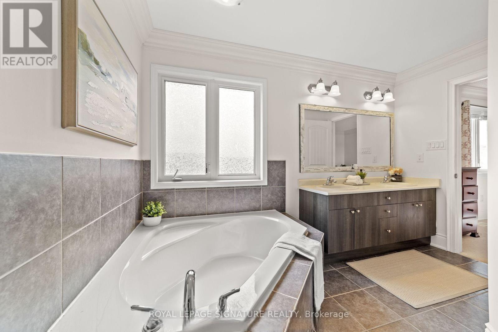 Photo 29 of 280 Ruhl Drive, Milton ON