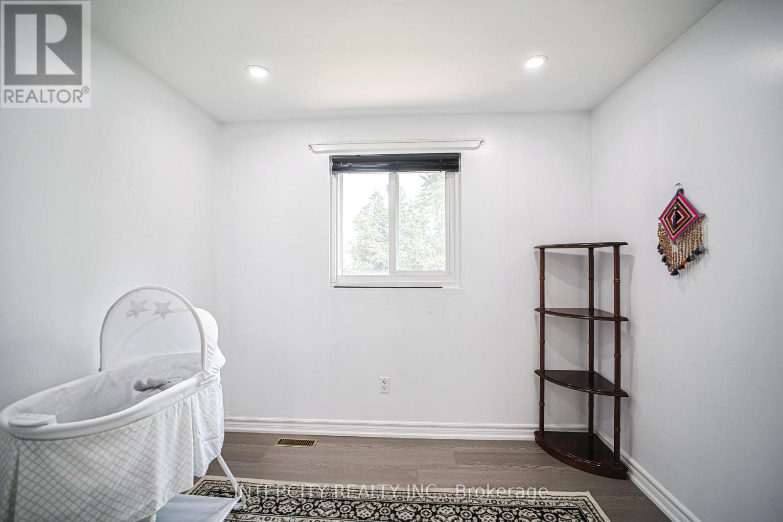 Photo 21 of 24 Grovetree Place, Brampton ON
