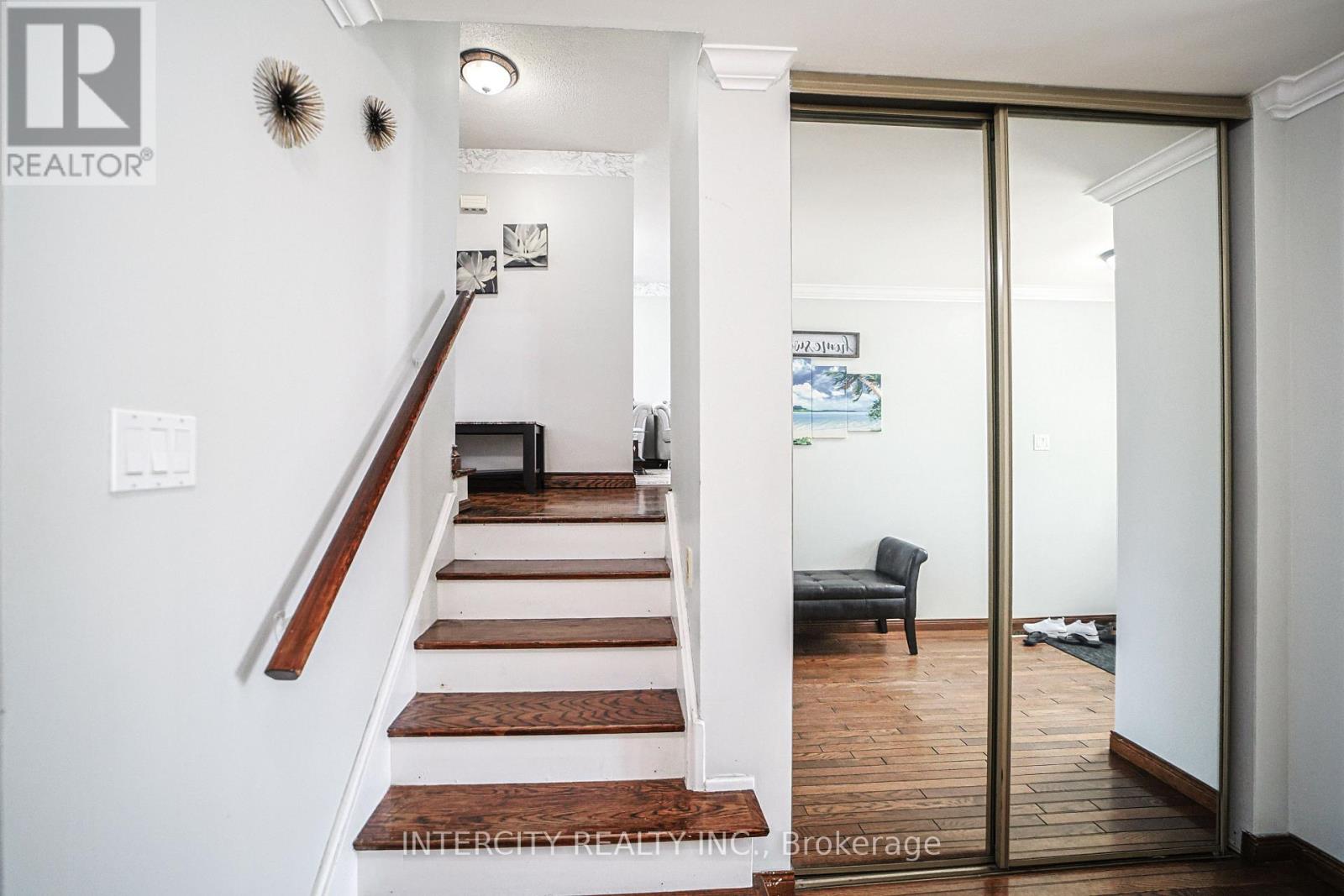 Photo 23 of 24 Grovetree Place, Brampton ON