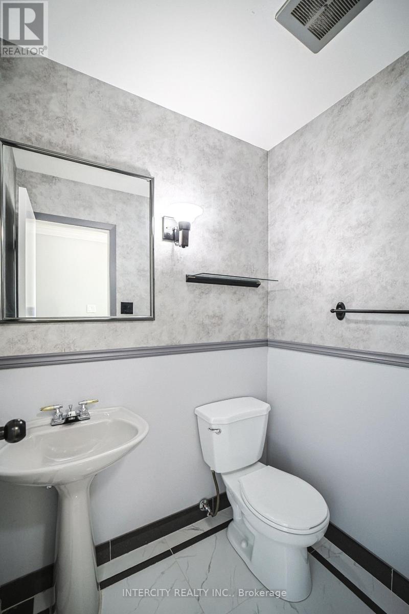 Photo 25 of 24 Grovetree Place, Brampton ON