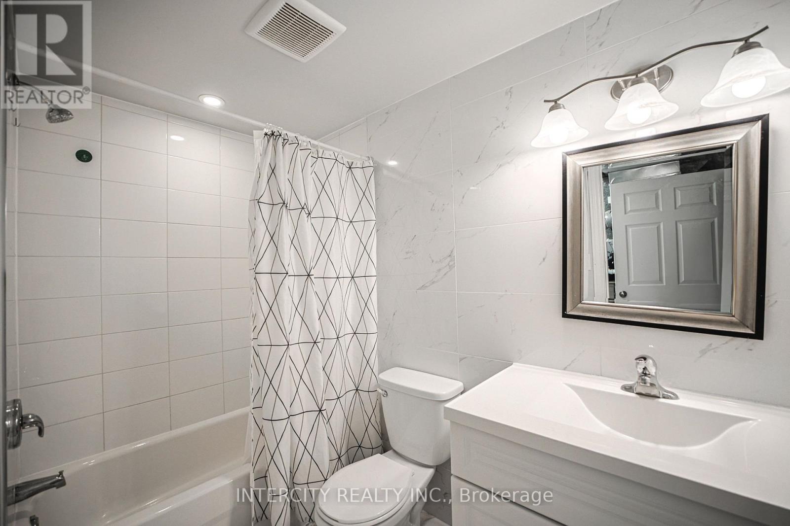 Photo 34 of 24 Grovetree Place, Brampton ON
