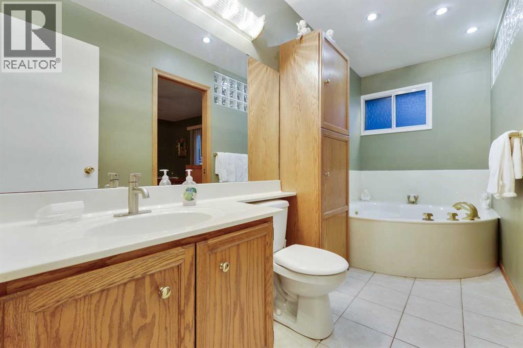 Single Family House Bi-level for Sale in  Whitehorn Road NE Whitehorn Calgary 