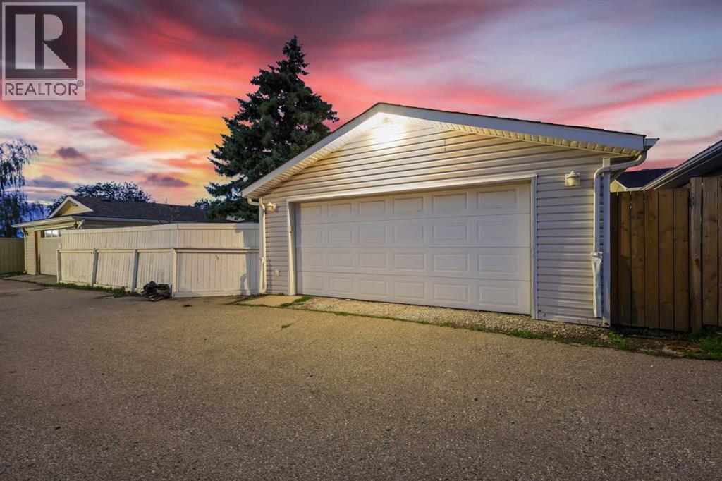 Single Family House Bi-level for Sale in  Whitehorn Road NE Whitehorn Calgary 