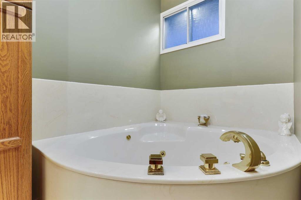 Single Family House Bi-level for Sale in  Whitehorn Road NE Whitehorn Calgary 