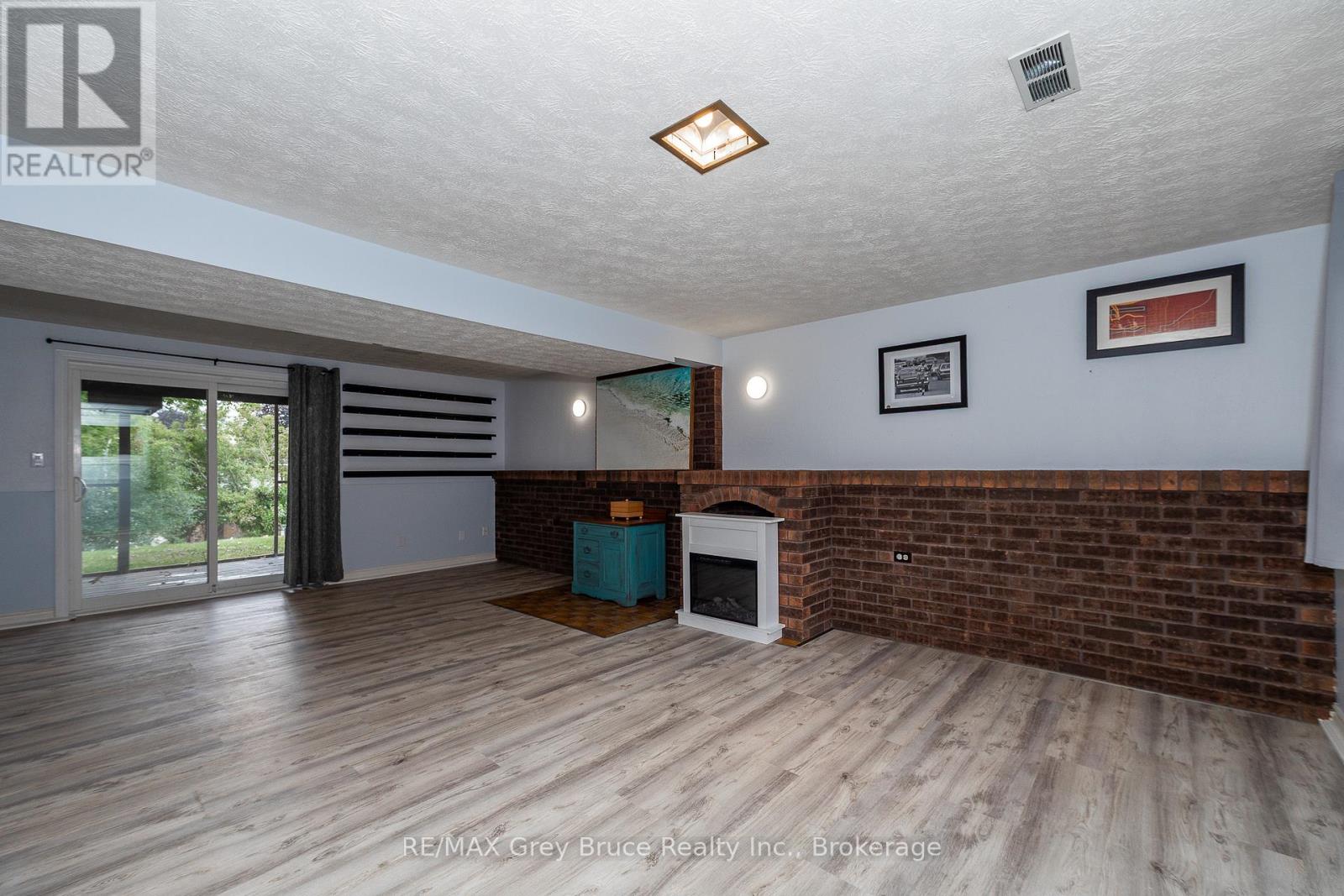 Photo 22 of 260 8th A Avenue E, Owen Sound ON