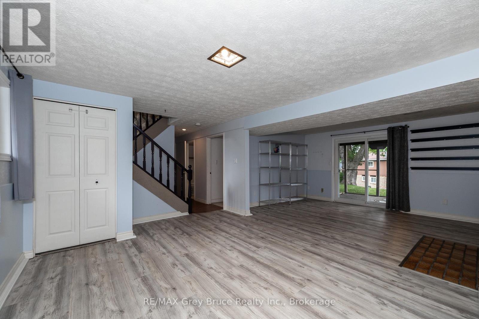 Photo 23 of 260 8th A Avenue E, Owen Sound ON
