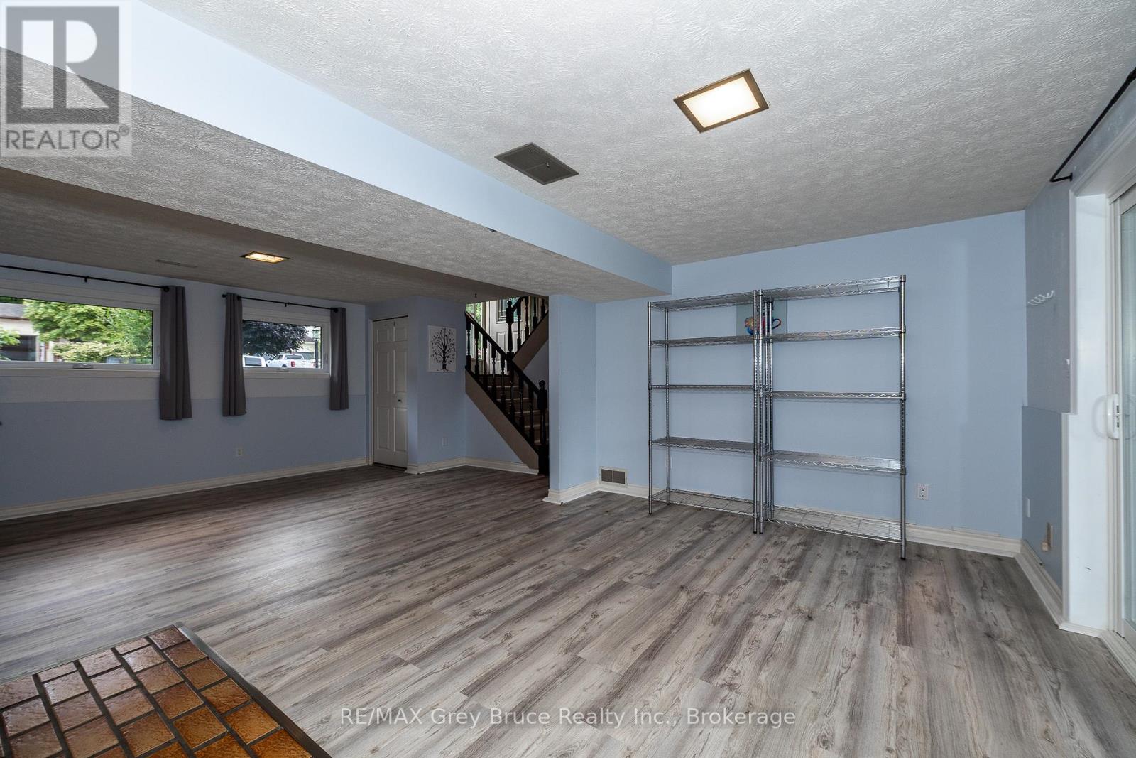 Photo 24 of 260 8th A Avenue E, Owen Sound ON