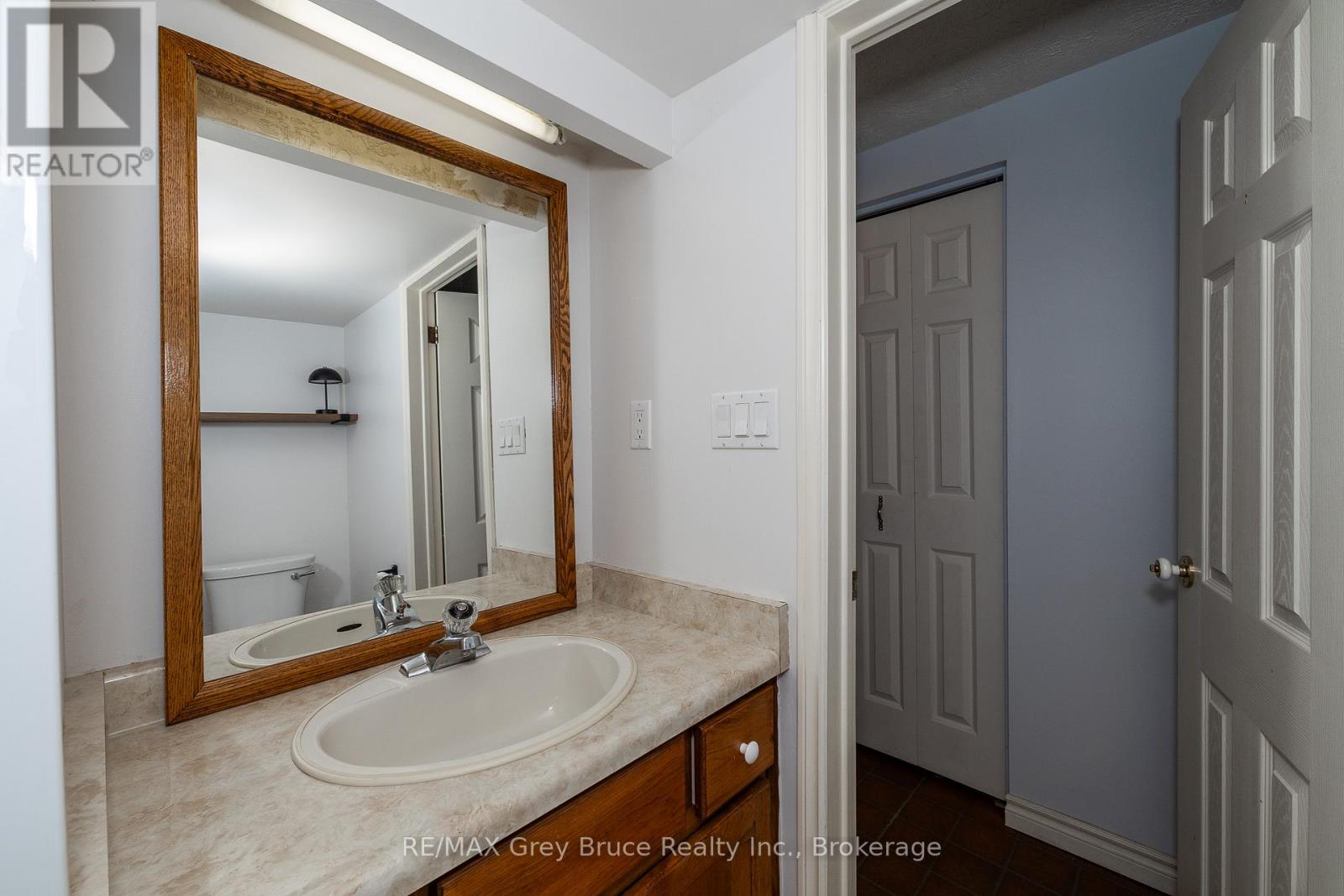 Photo 27 of 260 8th A Avenue E, Owen Sound ON