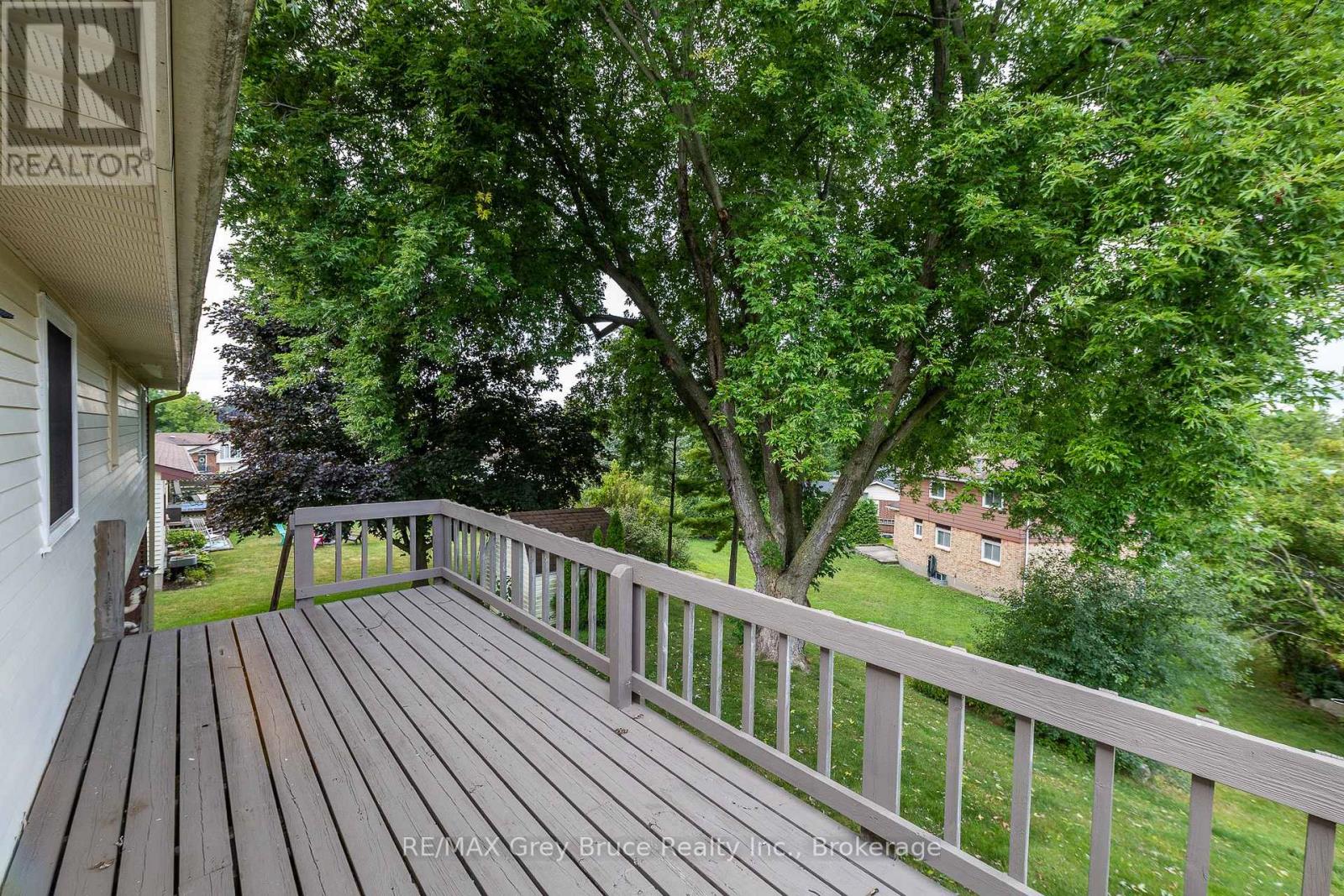 Photo 30 of 260 8th A Avenue E, Owen Sound ON