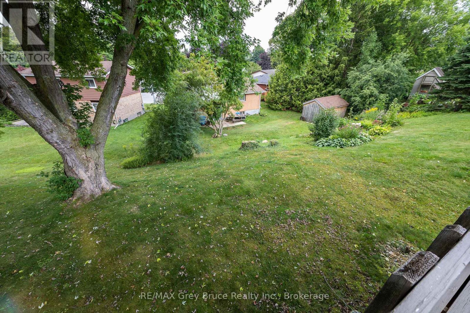 Photo 35 of 260 8th A Avenue E, Owen Sound ON