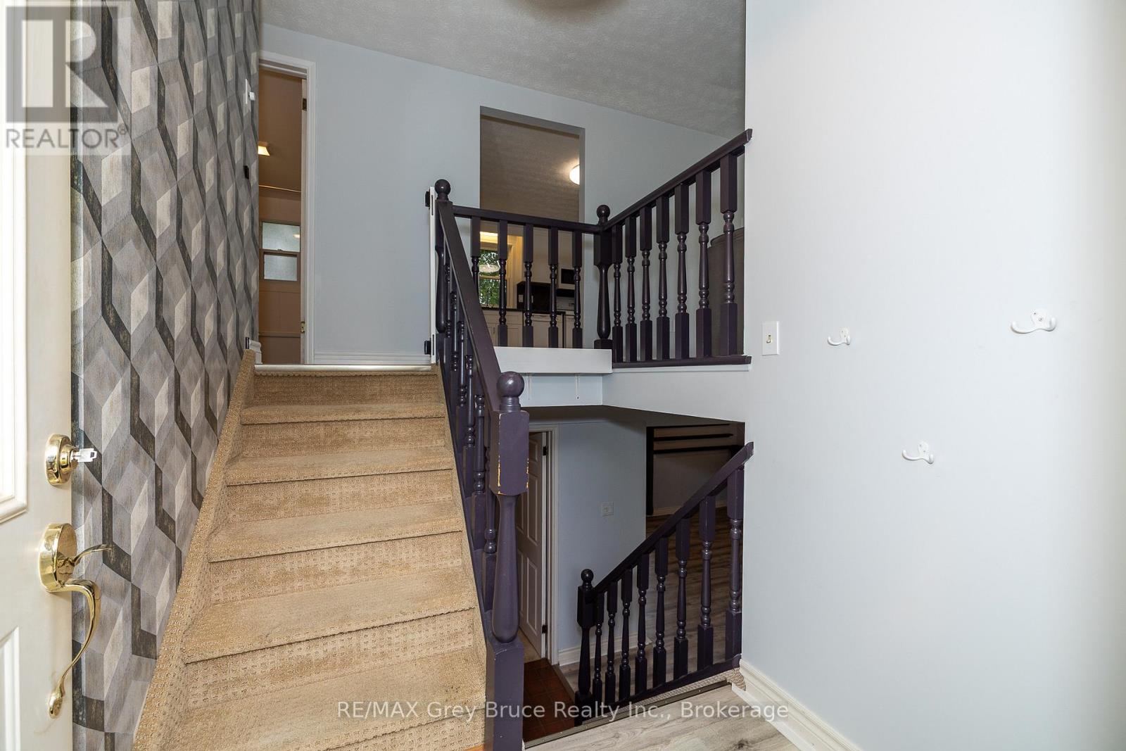 Photo 4 of 260 8th A Avenue E, Owen Sound ON