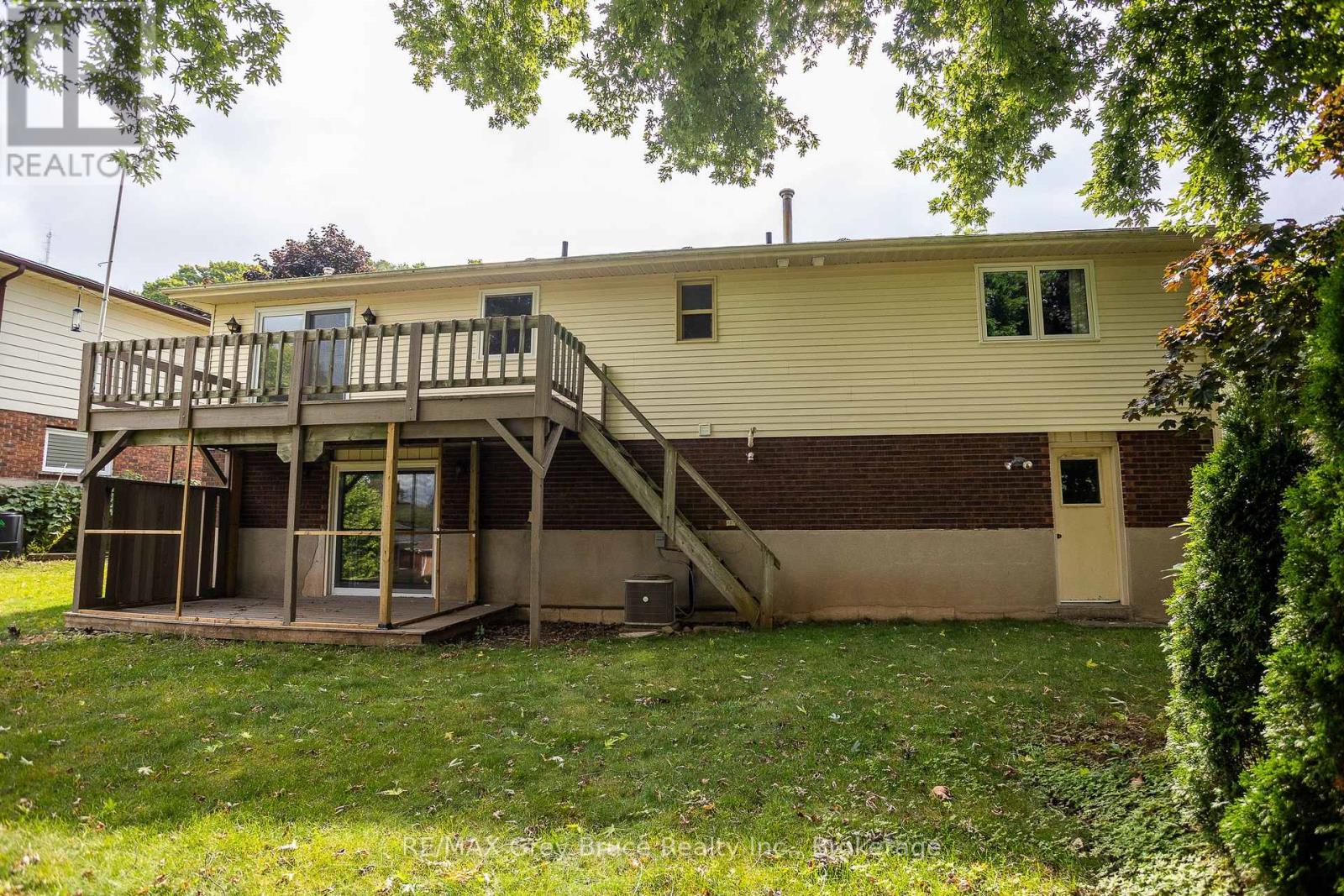 Photo 40 of 260 8th A Avenue E, Owen Sound ON