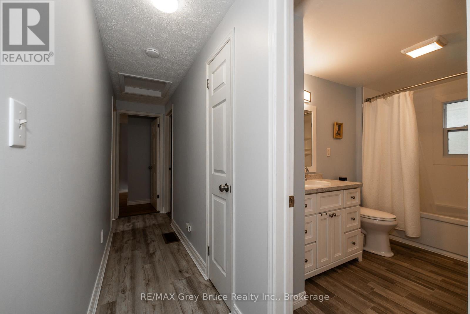 Photo 5 of 260 8th A Avenue E, Owen Sound ON