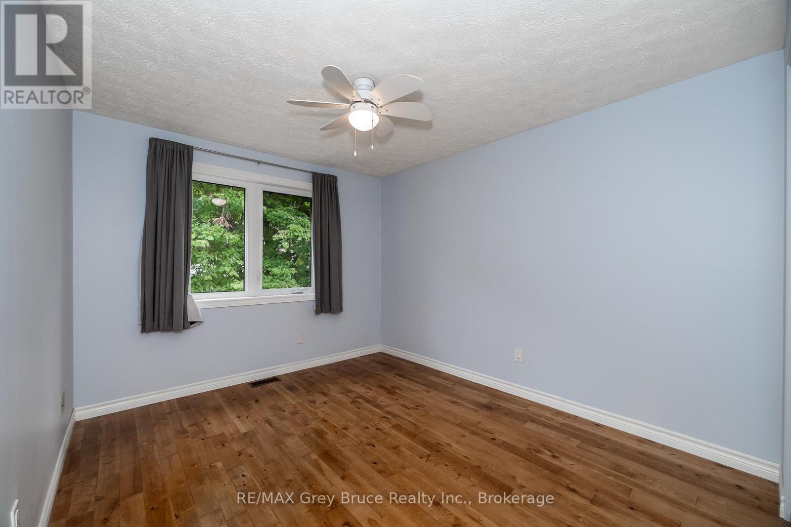 Photo 8 of 260 8th A Avenue E, Owen Sound ON