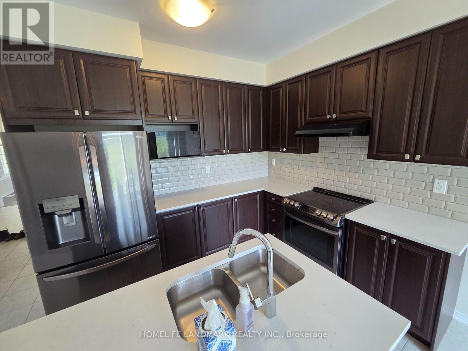 Photo 5 of 8834 Sourgum Avenue, Niagara Falls ON