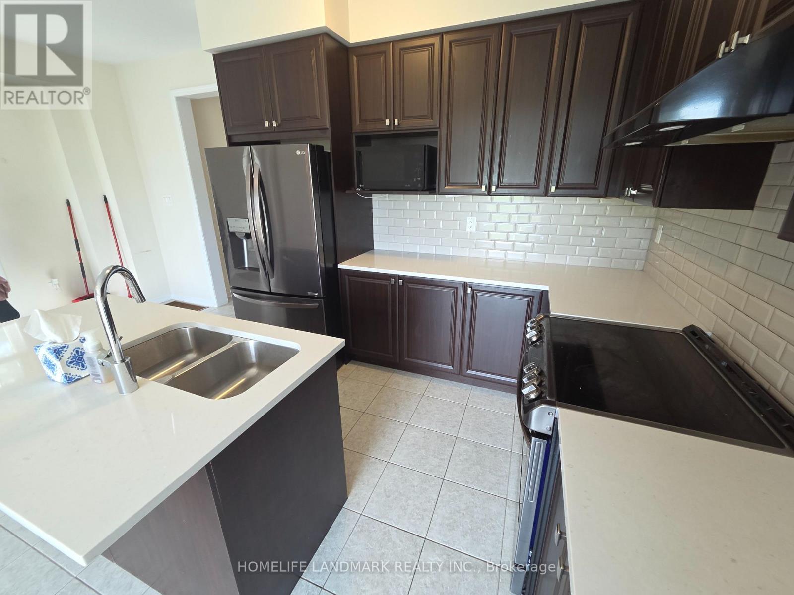 Photo 7 of 8834 Sourgum Avenue, Niagara Falls ON
