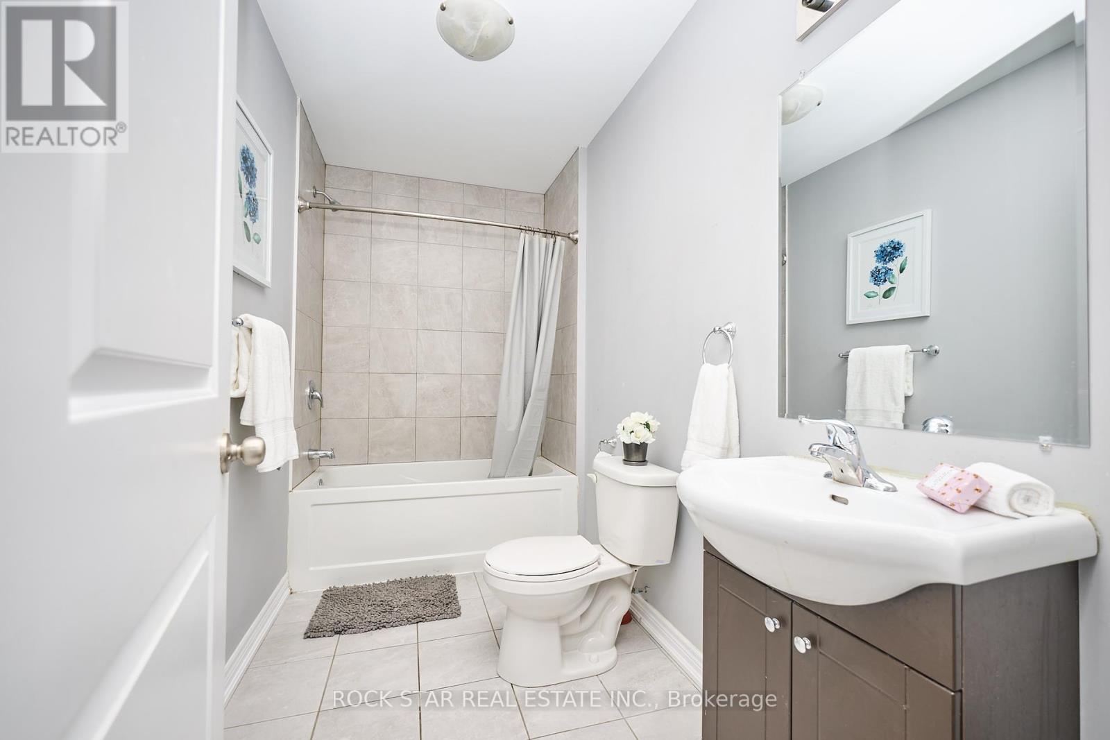 Photo 12 of 66 B Battle Street, Thorold ON