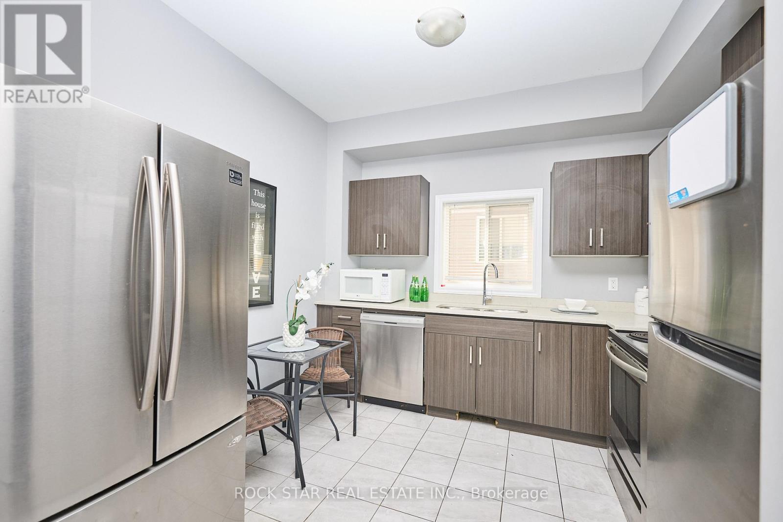 Photo 4 of 66 B Battle Street, Thorold ON