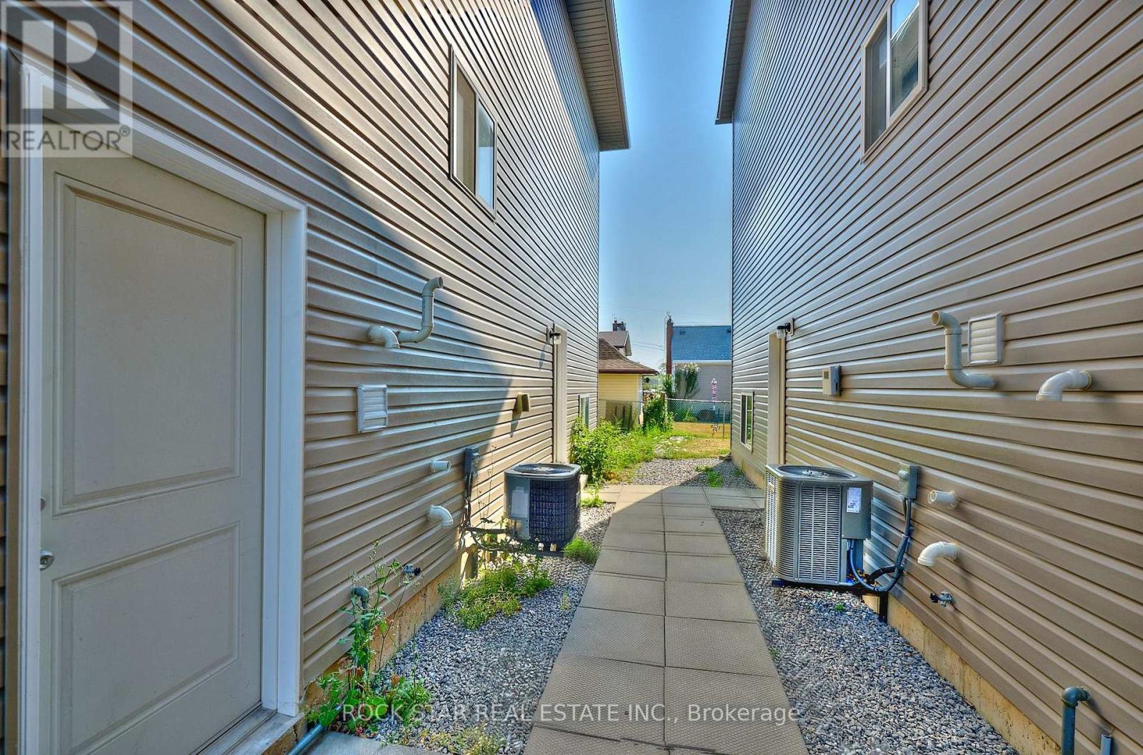 Photo 24 of 66 B Battle Street, Thorold ON