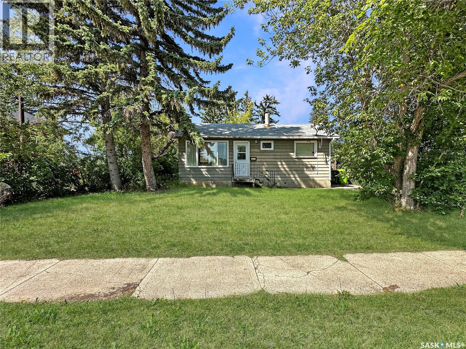 Photo 11 of 205 Eden Street, Indian Head SK