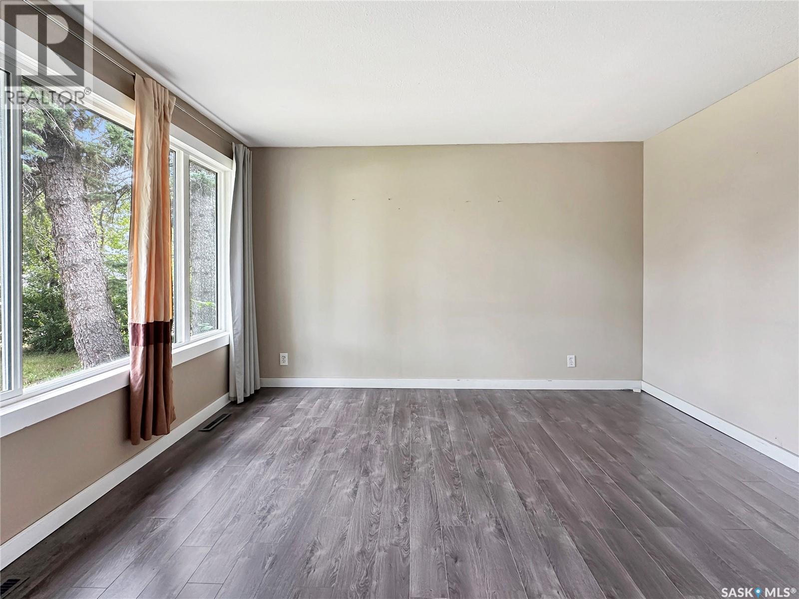 Photo 5 of 205 Eden Street, Indian Head SK