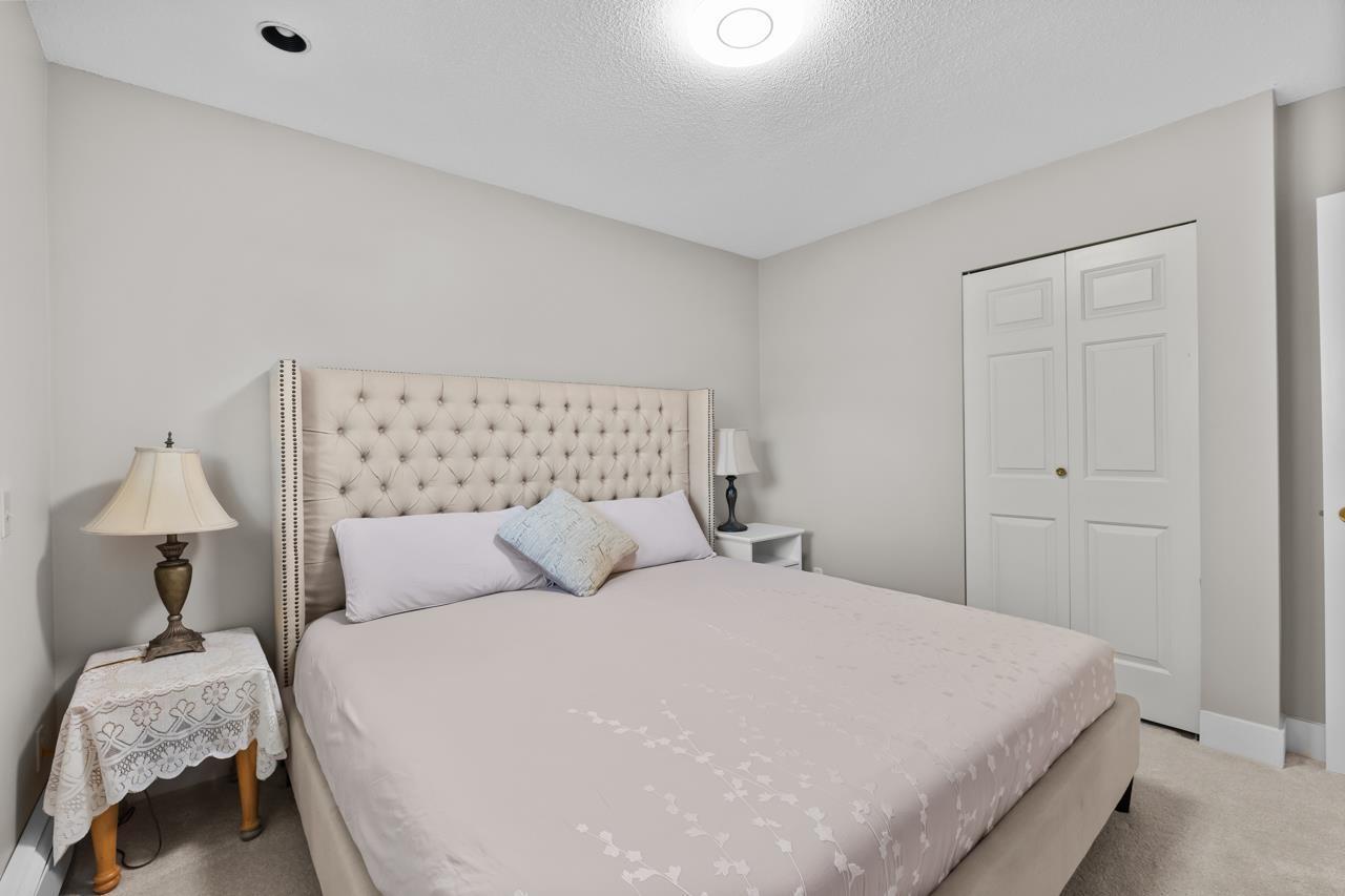 Photo 21 of 15837 Pacific Avenue, White Rock BC